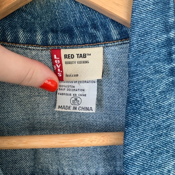 Red tab Levi’s denim jacket - Picture 5 of 6
